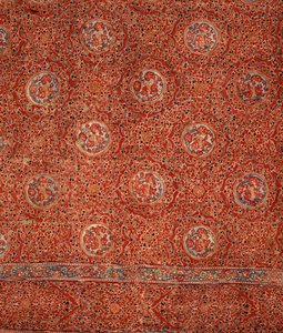 Tissu avec motif floral et médaillons dans des cadres - Indian School