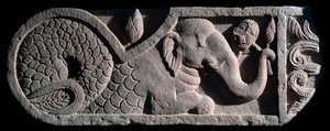 Éléphant à queue de poisson (sculpture en pierre) - Indian School