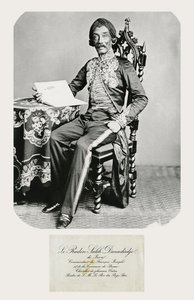 Portrait de Raden Saleh et sa carte de visite, vers 1850-70 (photo et gravure en noir et blanc)