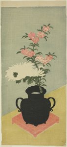 Chrysanthèmes blancs et œillets dans un vase noir
