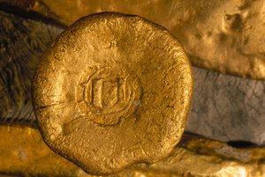 Une fortune scintillante en or et en argent a été récupérée du fond de la mer. Des trésors comme ces boutons en or ont été expédiés du Nouveau Monde à Séville via Cuba. Avec l
