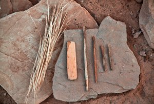 Outils Anasazi sur un rocher à Grand Gulch, Utah