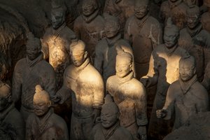 Au musée des guerriers en terre cuite, scènes des divers guerriers dans la zone de la fosse 1., 2009 (photo)