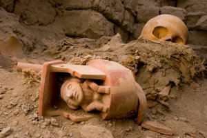 Os du sacrifice féminin, une céramique d