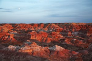 Roches colorées près de Wu Cai Wan dans le désert de Gobi, Xinjiang, Chine occidentale - Ira Block