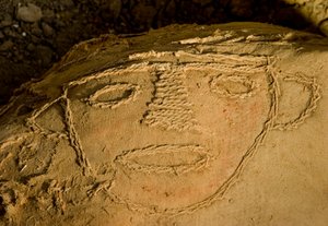 Le fardo, ou paquet de momie, dans la tombe principale au coin sud-ouest de Huaca El Brujo