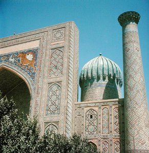 Façade de la madrasa Shirdar, période timouride, place Rigestan, vers 1619-35