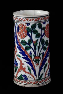 Pot avec une décoration florale, Iznik