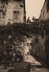 Corte Dolfin à Castello, 1892 - Italian Photographer