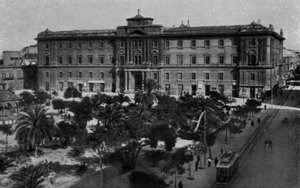 Taranto, Palazzo degli Uffici (photo n/b)