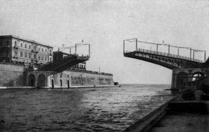 Taranto, Pont tournant semi-ouvert