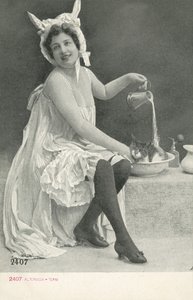 Femme avec un bonnet aux oreilles d