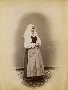 Jeune femme en robe de mariée, Parre, Lombardie, Italie, photographie de Premiata Fotografia Taramelli