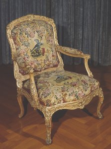 Fauteuil à la Reine (bois doré et tapisserie)