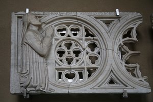 Rosace sculptée avec le donateur Francesco dé Felici