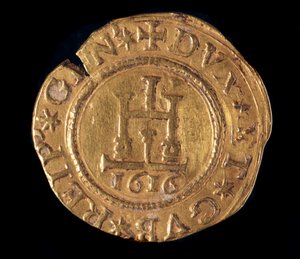 Monnaie de la République de Gênes : quadrupla en or avec un portail de Gênes. Diamètre 32 mm. 1616. recto. Gênes Musei di Strada Nuova