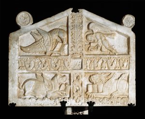 Sculpture en marbre avec symboles des évangélistes (tétramorphe). Sculpteur lombard anonyme du IXe siècle. Fara Sabina (Rieti), Abbaye de Farfa