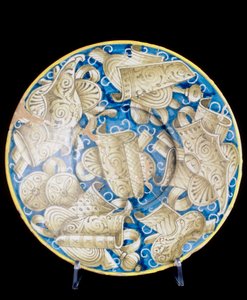 Assiette avec armes, œuvre de la manufacture de Casteldurante