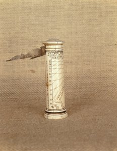 Cadran solaire portatif en colonne, signé D. Stephanus, FF, 1587 - Italian School