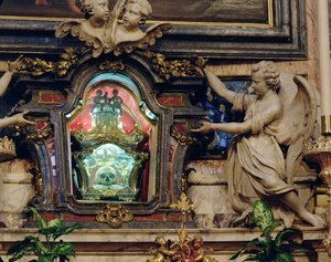 Relique du crâne de Saint Louis de Gonzague située dans le maître-autel