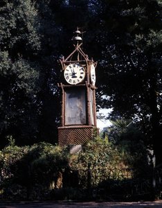 Rome, horloge à eau du Pincio (Villa Borghese) construite en 1867. Réalisée par le dominicain Giambattista Embriaco. - Italian School
