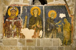 Triptyque représentant, en partant de la gauche, San Cataldo, La Maddalena et San Zosimo administrant la communion à Santa Maria Egiziaca, crypte de la cathédrale.