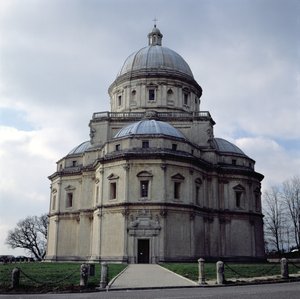 Vue de Santa Maria della Consolazione, conçue par Cola da Caprarola et achevée par Ambrosio Barocci et Francesco da Vita, construite entre 1508-1524