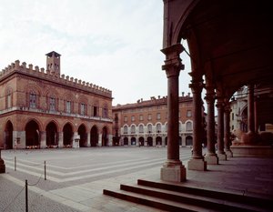 Vue de la place principale (Piazza del Comune)