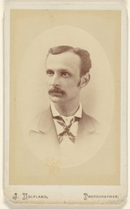 [Homme non identifié avec moustache, imprimé en style ovale]. - J. Holyland