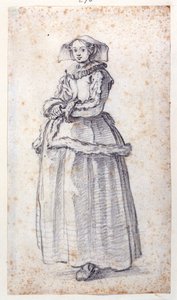 Figure avec robe bordée de fourrure