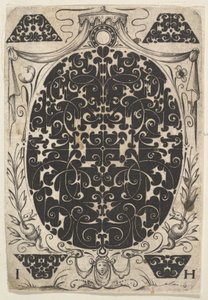 Pendentif ovale décoré de Schweifwerk, entouré de motifs plus petits et couronné
