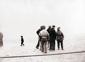 Hommes sur le rivage, Scheveningen, Pays-Bas, 1898