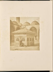 [Fontaine dans la cour de la mosquée Sülemaniye].
