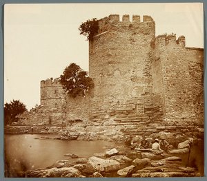 « Les Sept Tours » [Istanbul. Sept tours - partie des remparts de la ville] - James Robertson