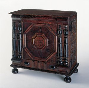 Le cabinet de valeurs sculpté et appliqué de Joseph et Bathsheba Pope, Salem, Massachusetts, 1679