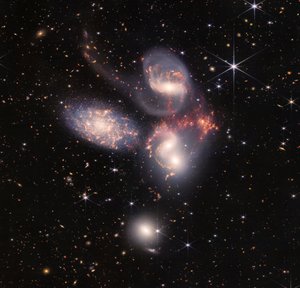 Quintette de Stephan (NIRCam et MIRI) - James Webb Space Telescope (NASA)