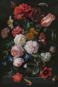 Nature morte avec des fleurs dans un vase en verre