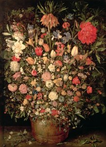 Grand bouquet de fleurs dans une cuve en bois