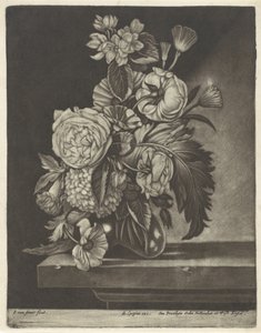 Fleurs dans un vase en verre