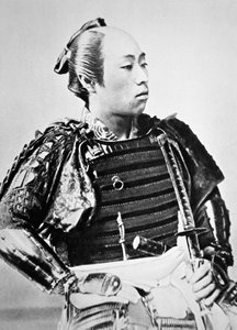 Samouraï du Japon ancien avec coiffure traditionnelle