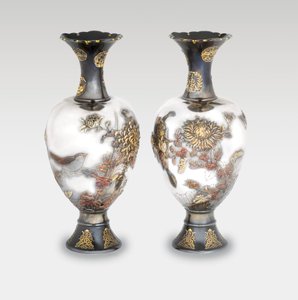 Paire de vases de studio Ozeki, période Meiji, fin 19ème siècle