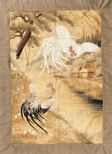Panneau brodé, travaillé en soies avec une paire de coqs à plumage traînant, l