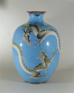 Vase émaillé décoré d