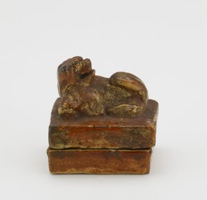 Récipient à encens avec lion-chien chinois sur le couvercle, période Edo - Japanese School