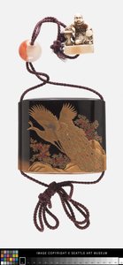 Inro décoré avec paon, ojime et netsuke