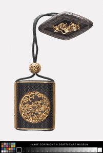 Inro avec motifs floraux, ojime et netsuke, 18e-début 19e siècle