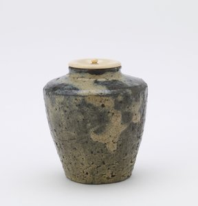 Pot à thé Shodai à côtés facettés, type katatsuki - Japanese School