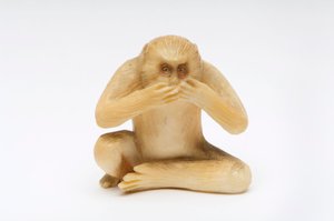 Ne Pas Parler du Mal, un des Trois Singes Sages - Japanese School