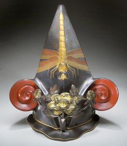 Casque de théâtre pour le théâtre Kabuki (laque sur tissu avec incrustation de laiton et de coquillages) - Japanese School