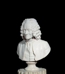 Buste de François Marie Arouet de Voltaire dit Voltaire (1694-1778) Sculpture en marbre par Jean Antoine Houdon (1741-1828) 1778 Paris, Musée du Louvre - Jean Antoine Houdon